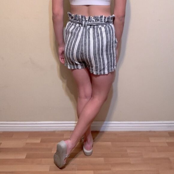 Cupcakes and Cashmere Monterey Stripe Paperbag Waist Shorts Size Small - Picture 6 of 12